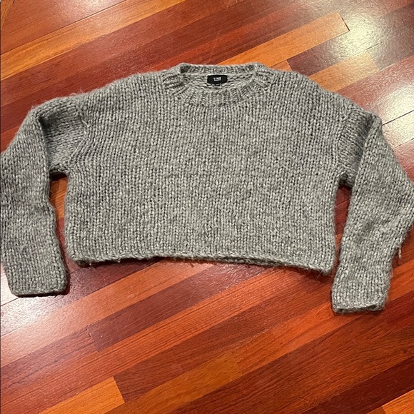 Elegant Gray Knit Crew Neck Sweater - Picture 1 of 12